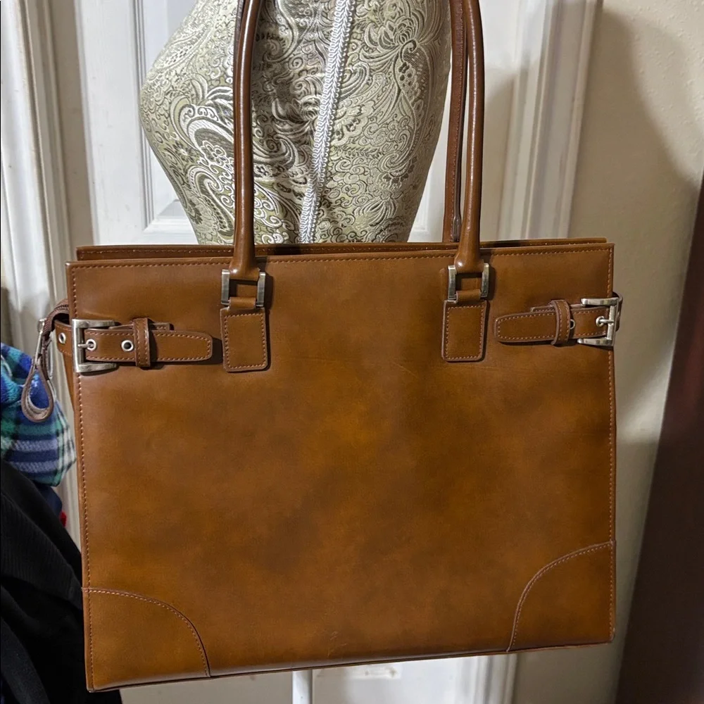 Franklin Covey leather bag with multiple compartments and padding. NWOT
